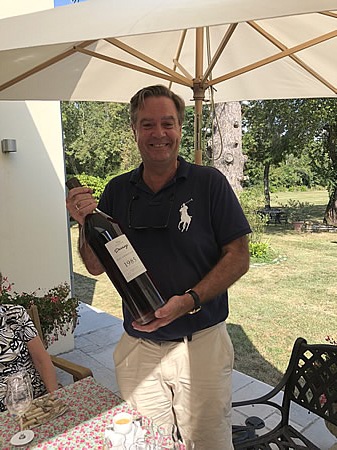Ronald having fun with one of his guests on The 2018 Bordeaux Grand Cru Harvest Tour I 